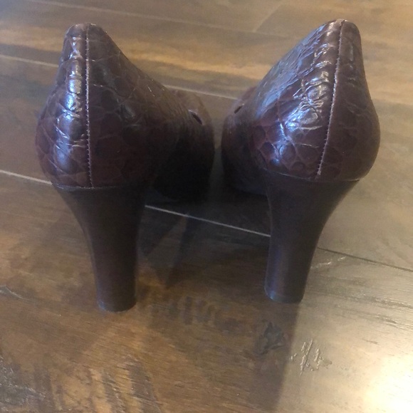 Gianni Bini Run-Way Shoes in Nutty Croc! - Picture 4 of 4